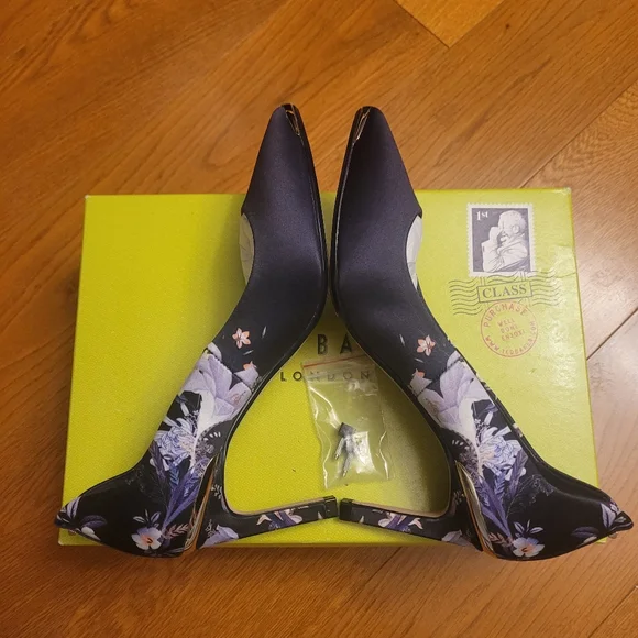 🍒NIB🍒 TED BAKER SATIN NAVY FLORAL HEELS - Picture 6 of 11